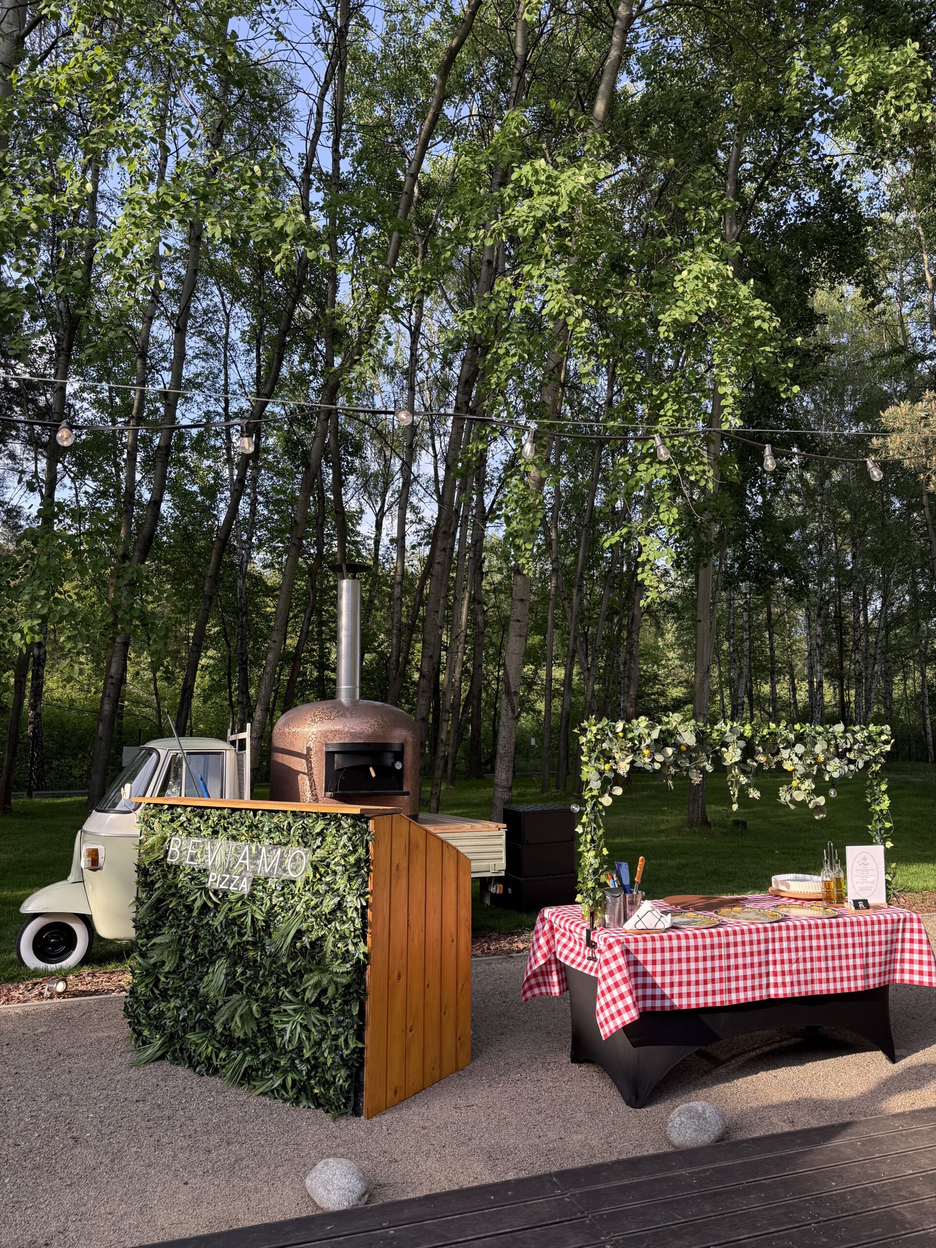 Klasyczne Piaggio Ape jako mobilna pizzeria Pizzaiolo na wydarzenia